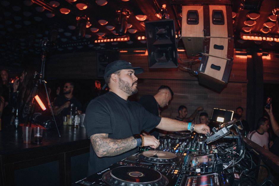 Mike Flanagan e Trevor Macy falam sobre narrativa colaborativa em The Midnight Club Mike Flanagan e Trevor Macy falam sobre narrativa colaborativa em The Midnight Club