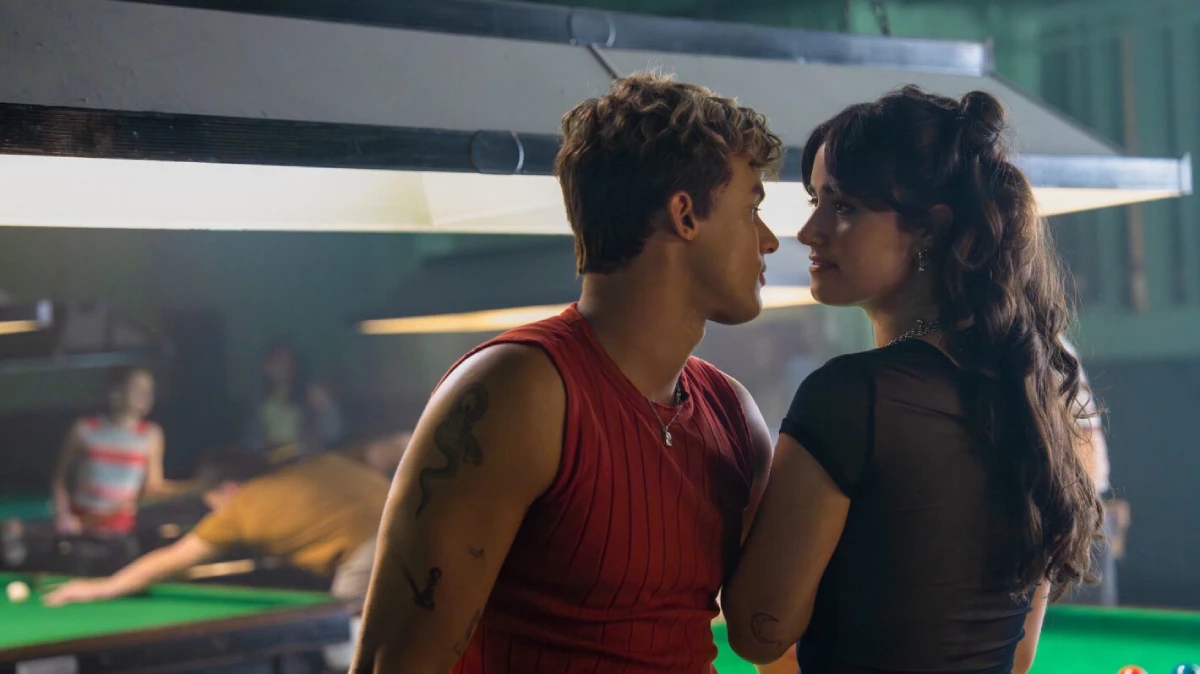 Sua Culpa: Londres chega ao Prime Video entregando romance e conflitos em meio à distância