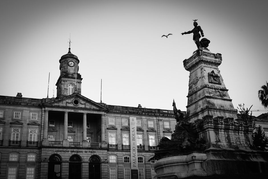 Série A Leste do Palácio da Netflix alcança 100% de aprovação no Rotten Tomatoes Série A Leste do Palácio da Netflix alcança 100% de aprovação no Rotten Tomatoes