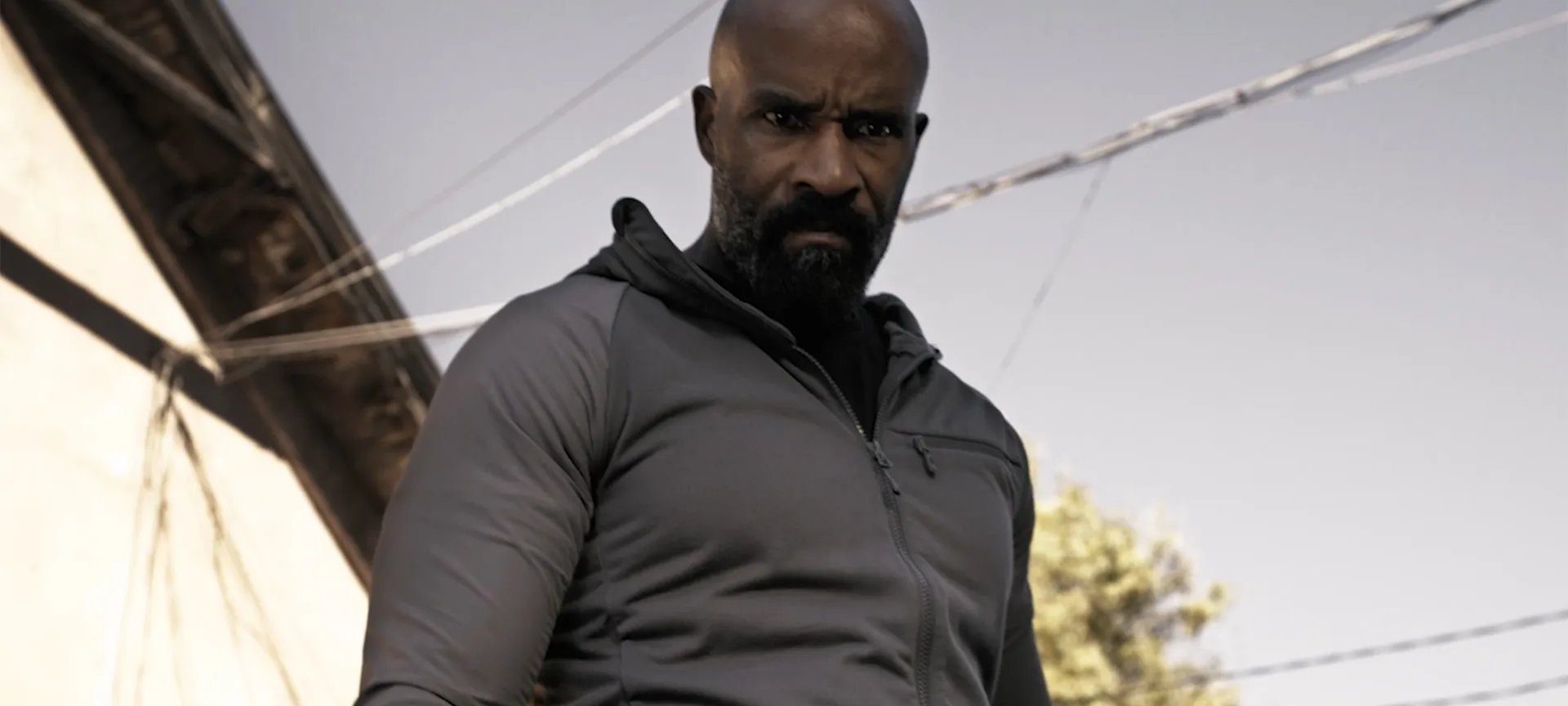 LaMonica Garrett demonstra talento em cena de ação de Man Of War