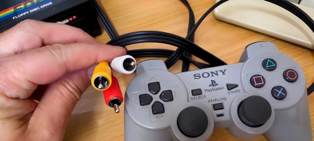 Sony desenvolve controle com emulador de PS1 escondido dentro de um DualShock