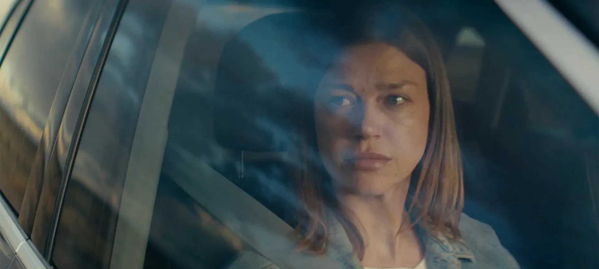 Trailer de Due West com Adrianne Palicki revela jornada emocional e desafios na estrada