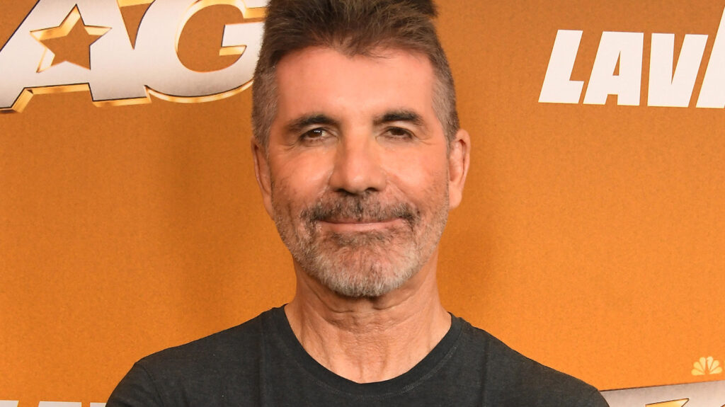 Simon Cowell se ausenta do AGT ao iniciar série de cirurgias; juízes desejam recuperação