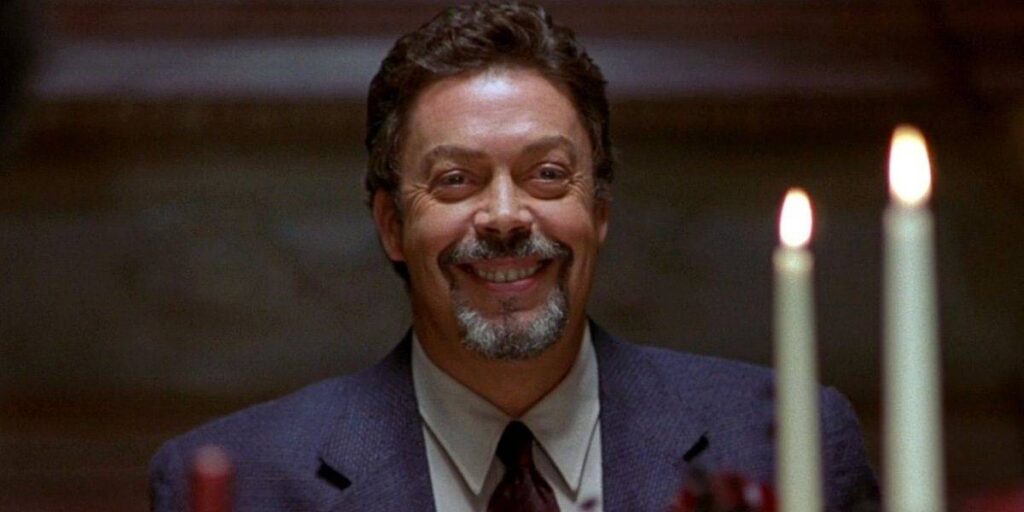 Três atuações subestimadas de Tim Curry que revelam seu talento extraordinário