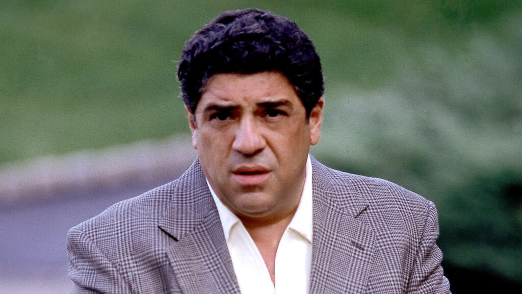 Vincent Pastore, ator de Sopranos e Gotti, morre aos 80 anos Vincent Pastore, ator de Sopranos e Gotti, morre aos 80 anos