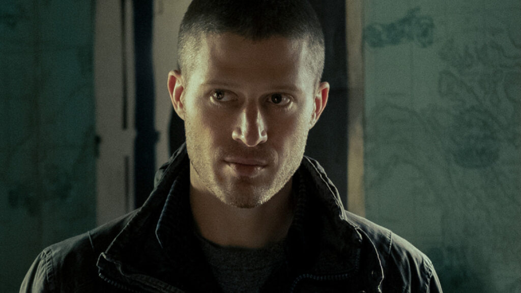 Zach Gilford comenta possível participação em 'Carrie' e elogia Flanagan
