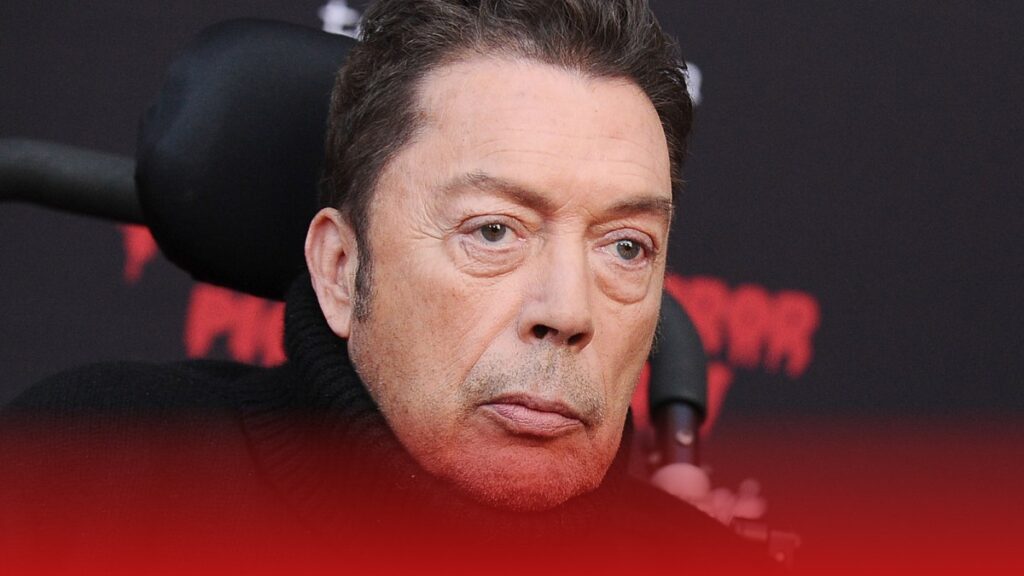 Relatório oficial revela a causa da morte de Tim Curry