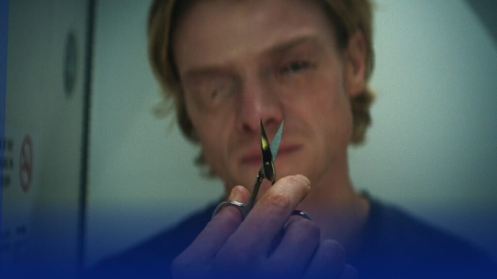 Crítica: Clayface — spin-off sangrento da DC perde forma e direção