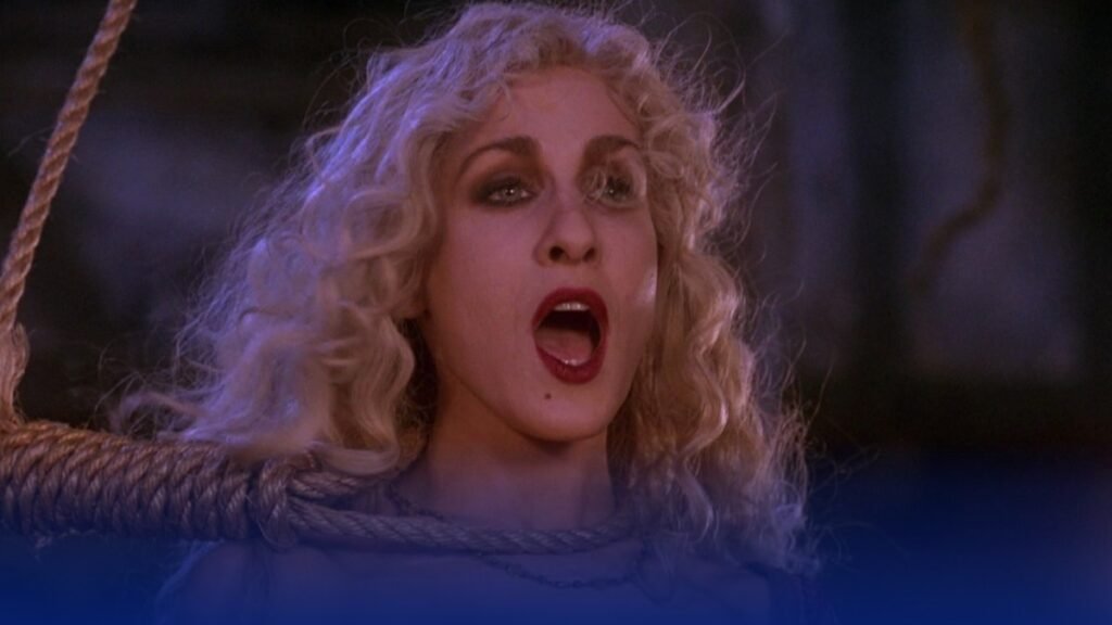 Filme de Halloween de Sarah Jessica Parker vira maior sucesso de streaming da Disney