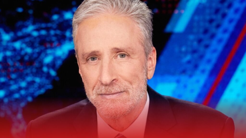 Jon Stewart renova contrato e seguirá no comando do Daily Show até a eleição presidencial