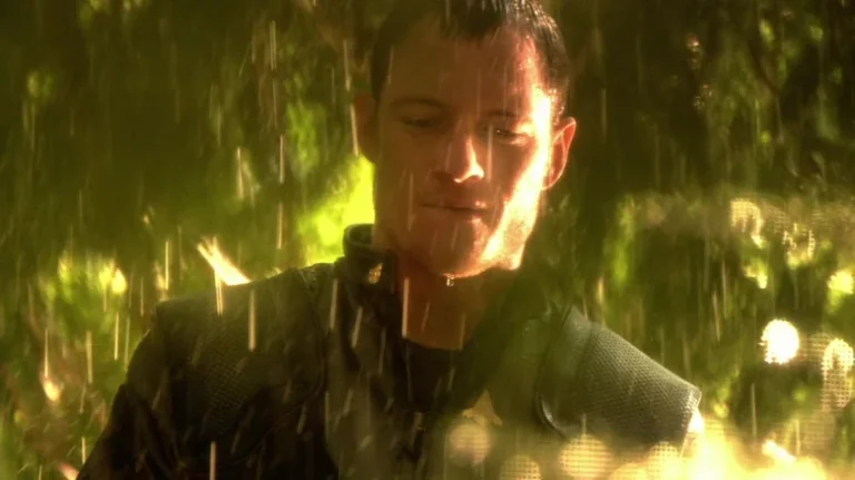 Tahmoh Penikett plays Carrie's father, Ralph White